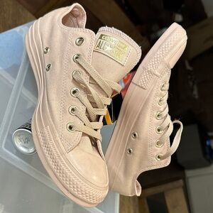 Converse Women's Light Pink Sneakers